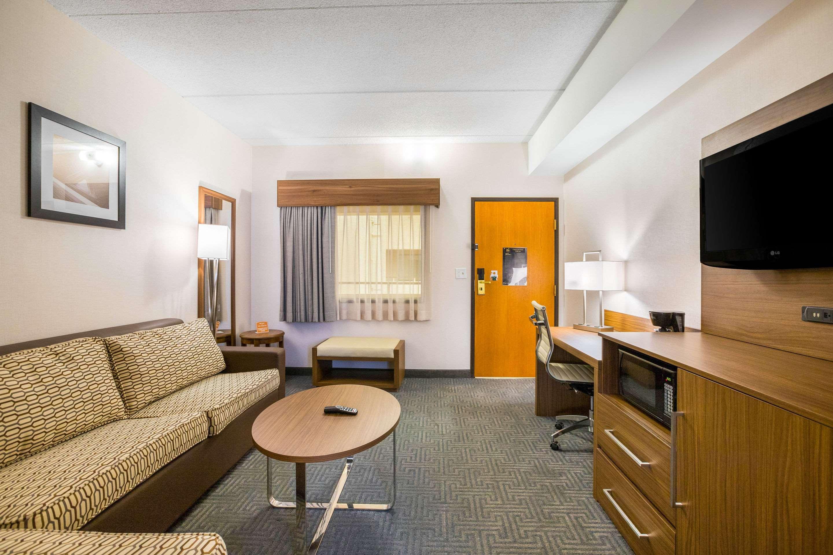 Quality Suites Lansing Extérieur photo