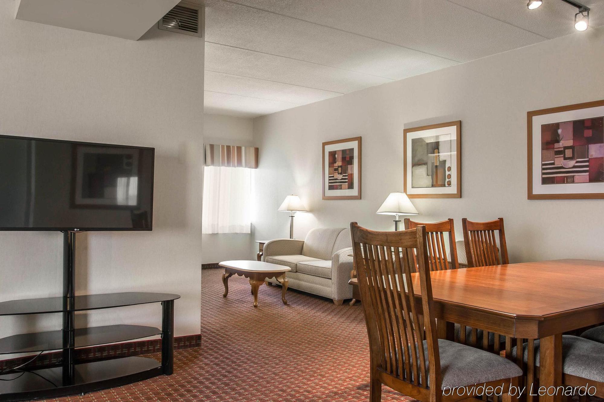 Quality Suites Lansing Extérieur photo